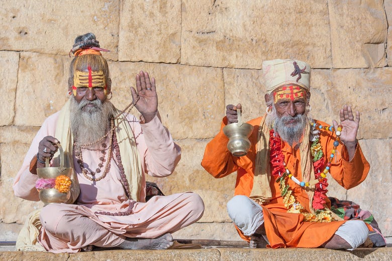 Des hindous priant dans les rues 