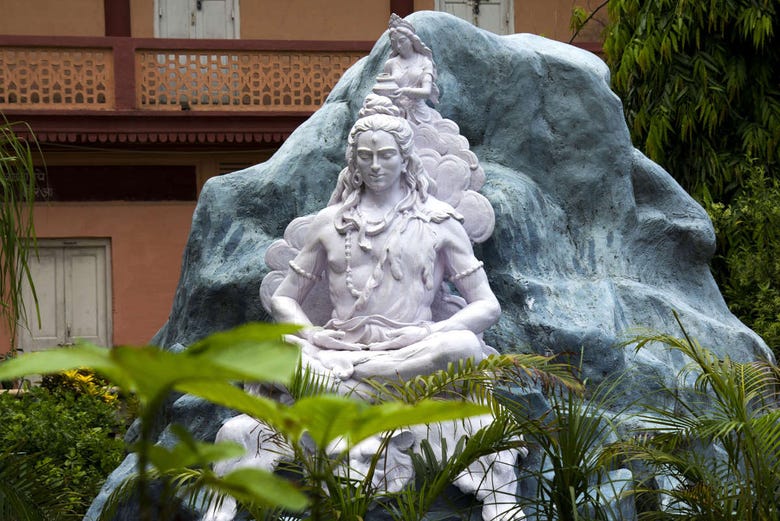 Une sculpture pour Shiva dans un ashram