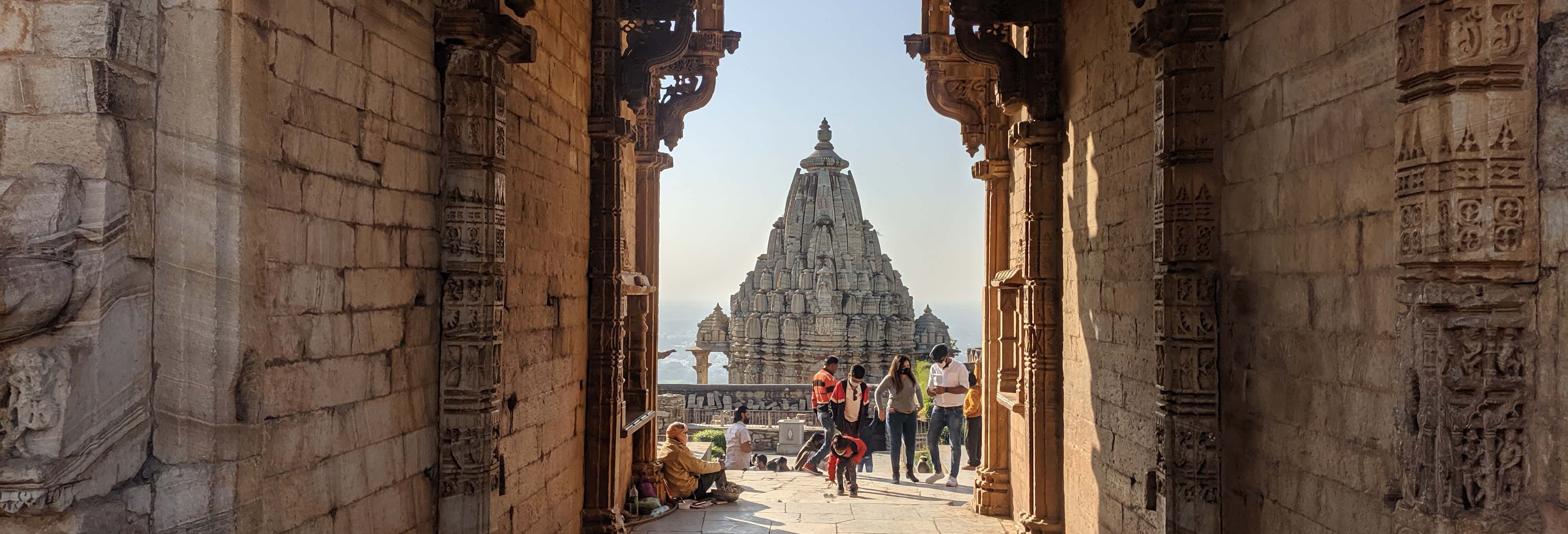 Excursión privada al templo de Brahma y fuerte Chittorgarh