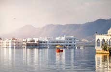 Visite des ghats et balade en bateau sur le lac Pichola