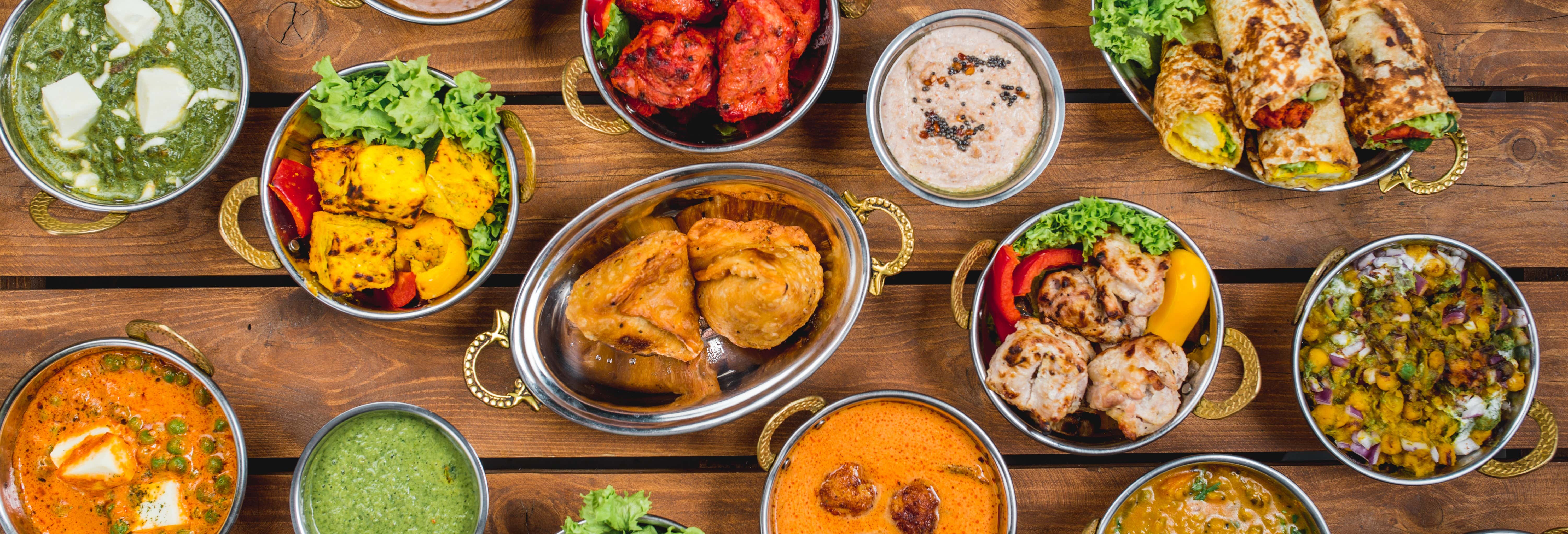 Clase de cocina y cena con una familia india