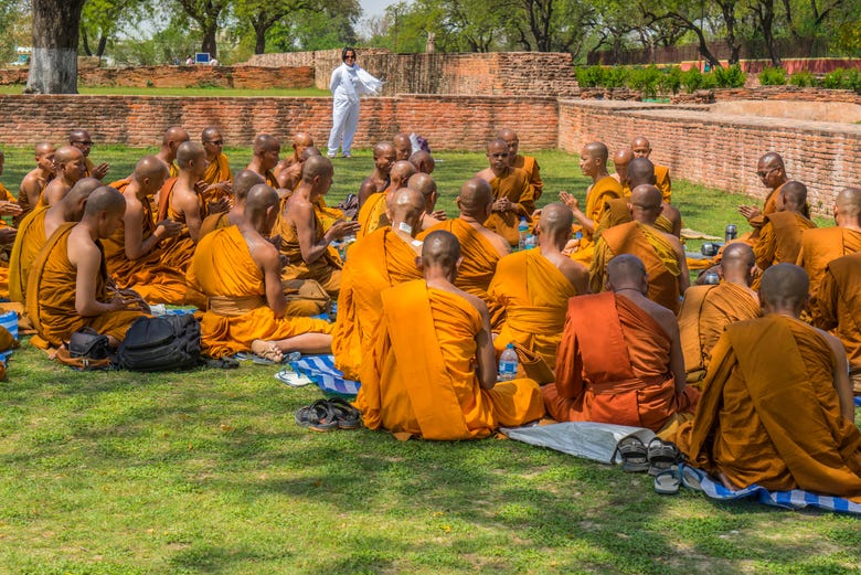 Monges budistas em Sarnath