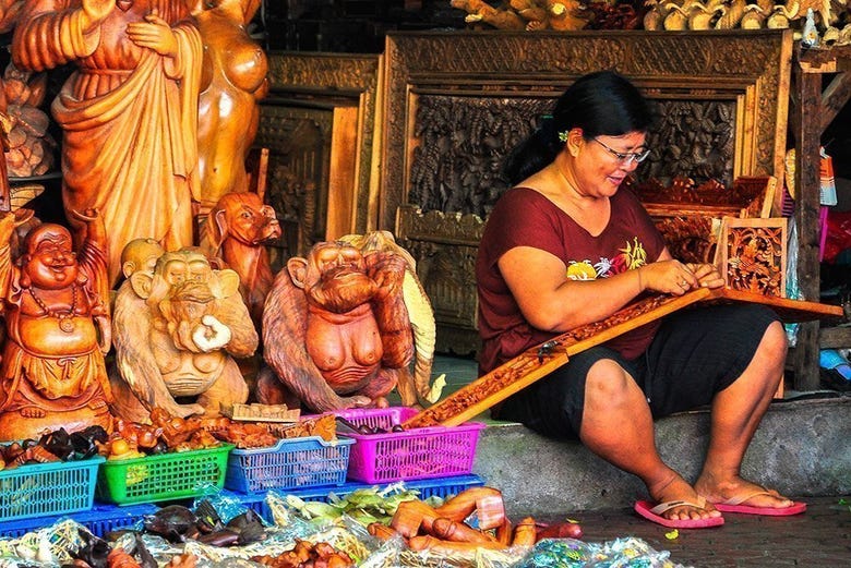 Handicrafts in the traditional market