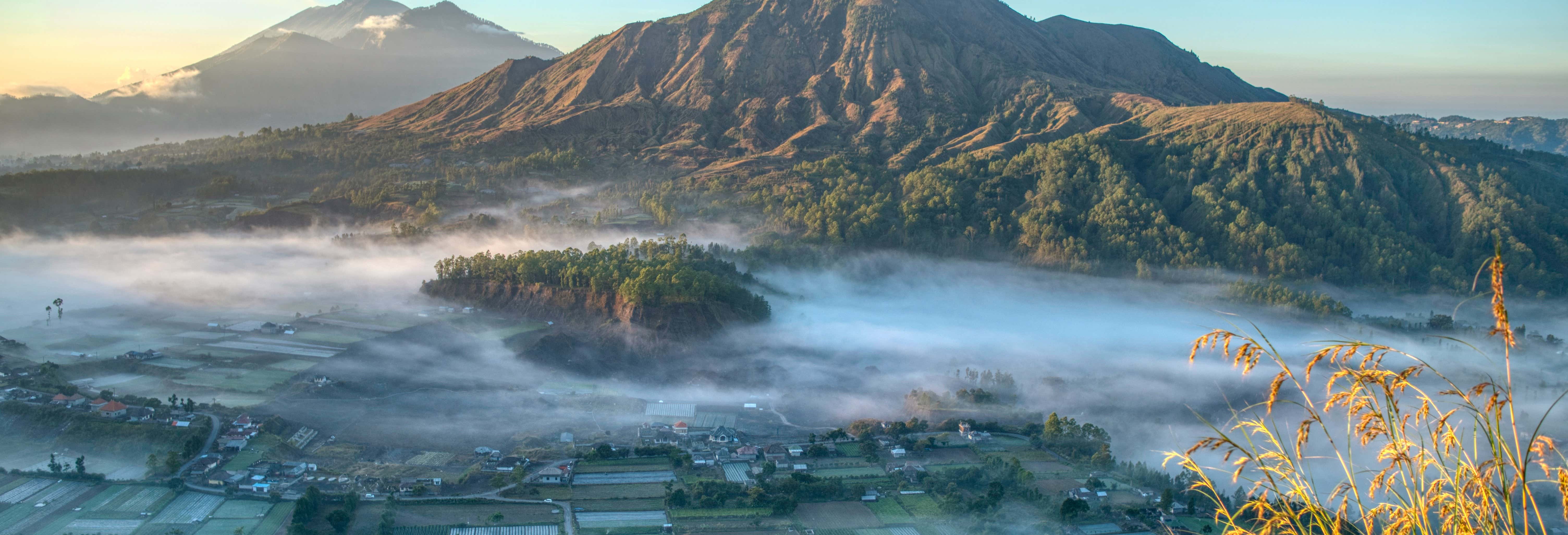  Randonn e  au volcan  Batur  au lever du soleil Eaux 