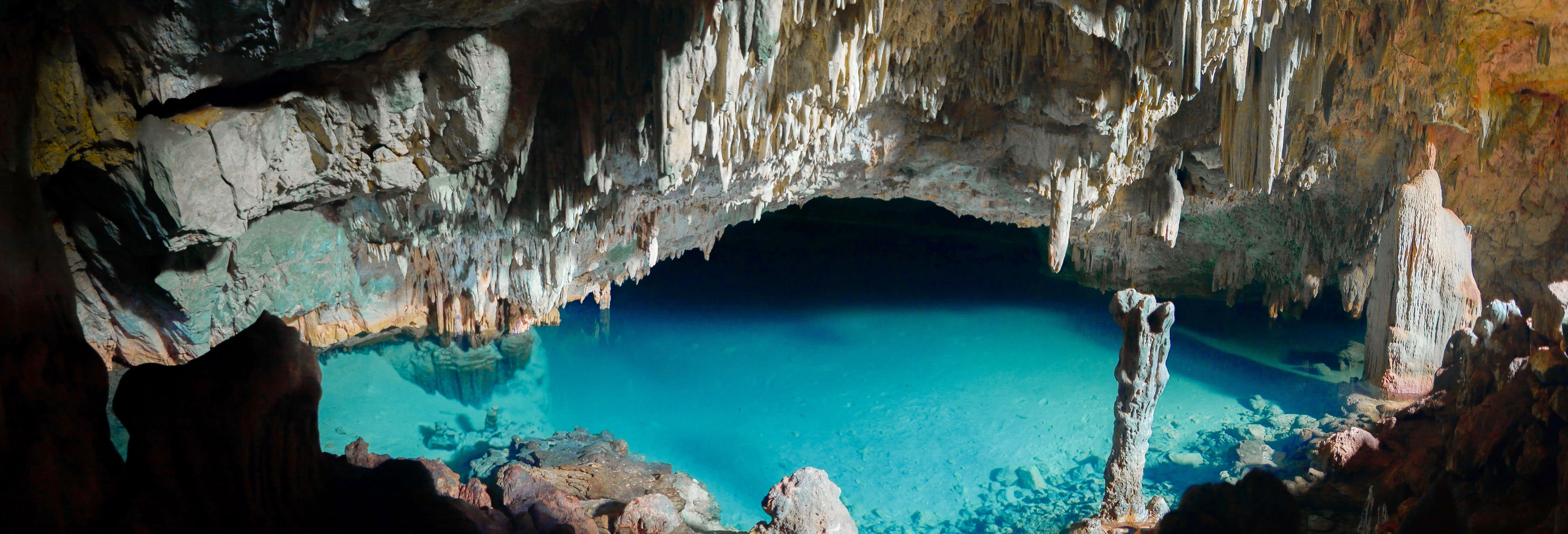 Excursión a las cuevas de Batu Cermin y Rangko