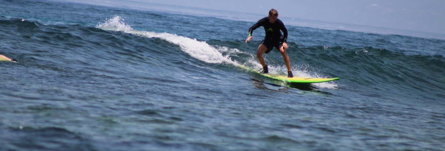Curso de surfe em Nusa Lembongan