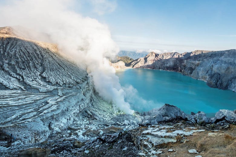 Paesaggio vulcanico di Ijen, il vulcano dalla lava blu