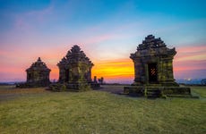 Tour privado por Yogyakarta y templos Prambanan y Borobudur