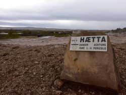 Cartello di pericolo a Geysir