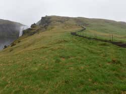 Escaleras en Skógafoss
