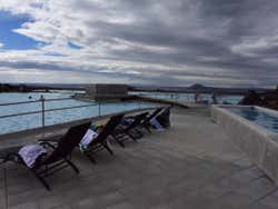 Le sdraio delle terme di Mývatn