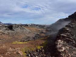 Vapeur dans la région volcanique de Leirhnjúkur