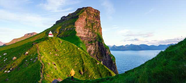 Senderismo hasta el faro de Kallur
