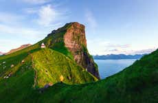 Senderismo hasta el faro de Kallur