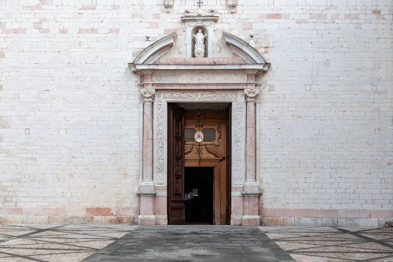 Entrada da Igreja de Santa Maria Maggiore em Spello