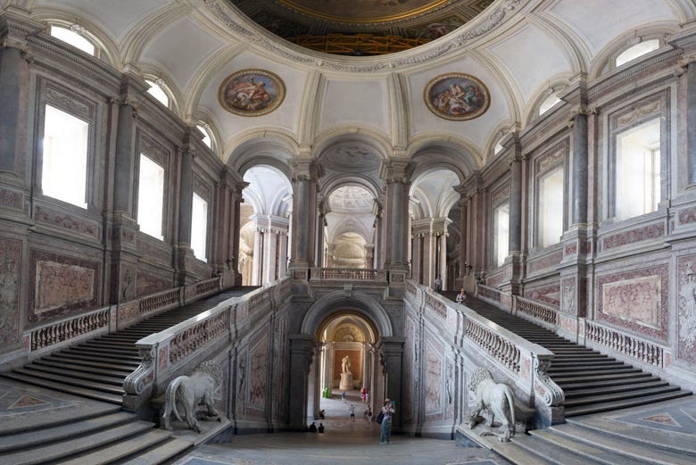 Escalera principal del palacio