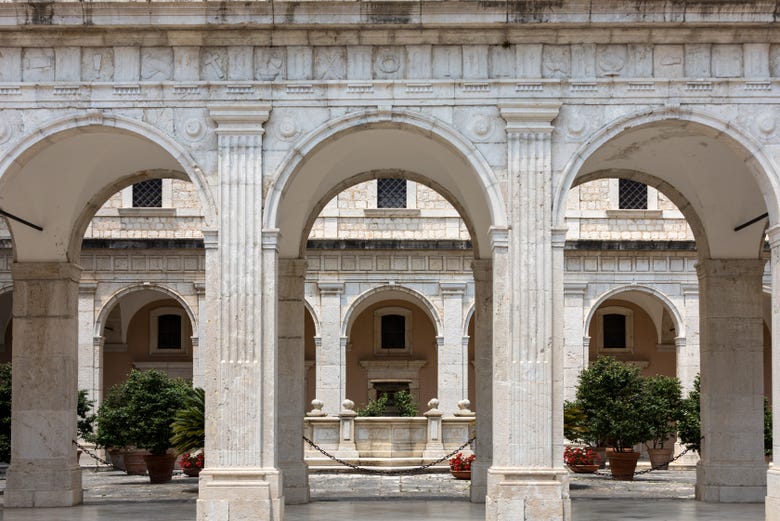 Arcos en la abadía de Montecasino