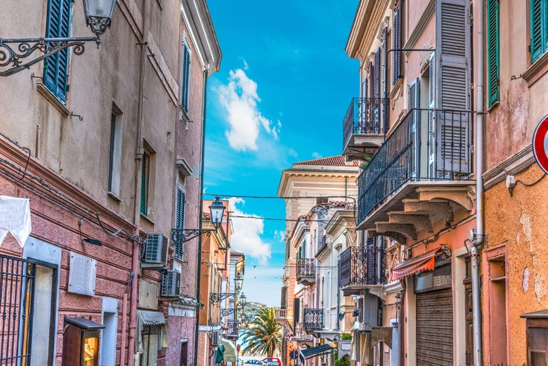 Les rues étroites de l'île de La Maddalena
