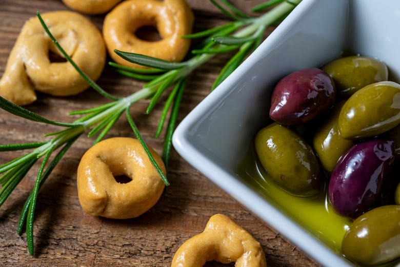 Olives et taralli 