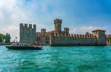 Paseo en barco al atardecer por el lago de Garda