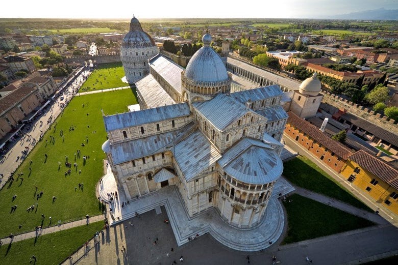Vista panoramica dall'alto della Torre di Pisa