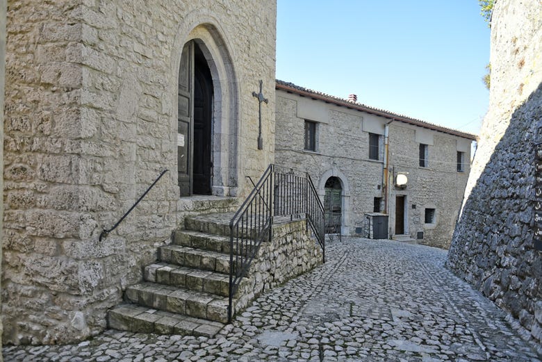 Entrada da igreja de San Michele e Gaugerico