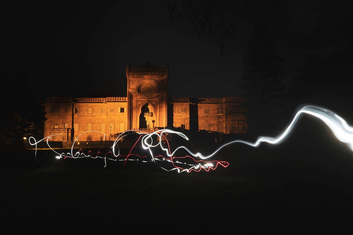 Passeggiata serale nel parco del Castello di Sammezzano da Leccio