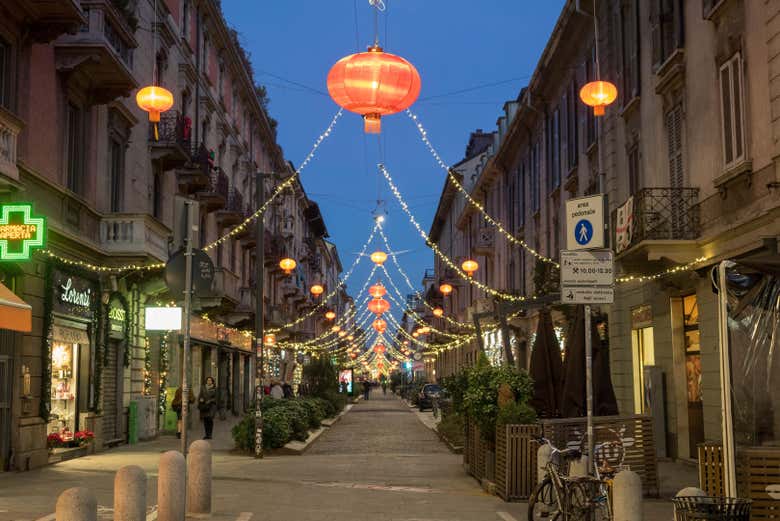 Decoraciones chinas en la vía Paolo Sarpi, el Chinatown de Milán