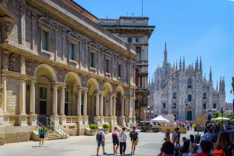 Medieval buildings of Piazza Mercanti with the Duomo behind