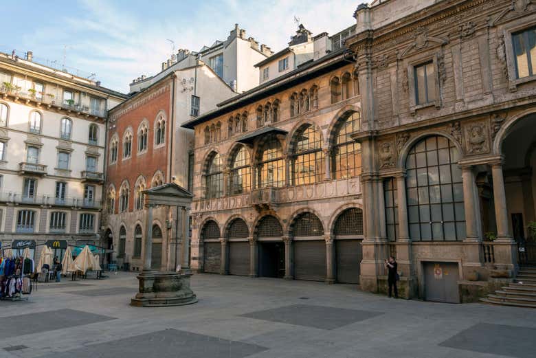 Piazza Mercanti in the sunshine