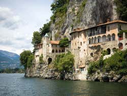 Lago Maggiore, Monastero di Santa Caterina del Sasso