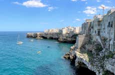 Passeio de veleiro pelas grutas de Polignano a Mare