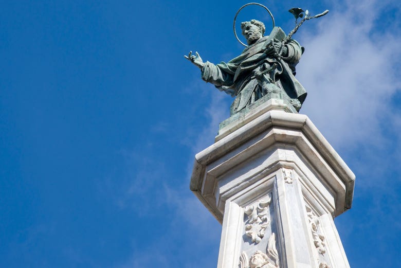 Contemplez la fontaine de Neptune de la Piazza del Municipio