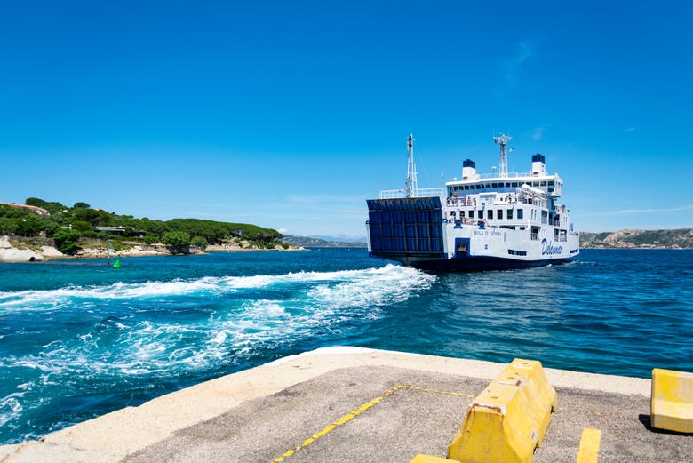 Un ferry jusqu'à l'île de Maddalena