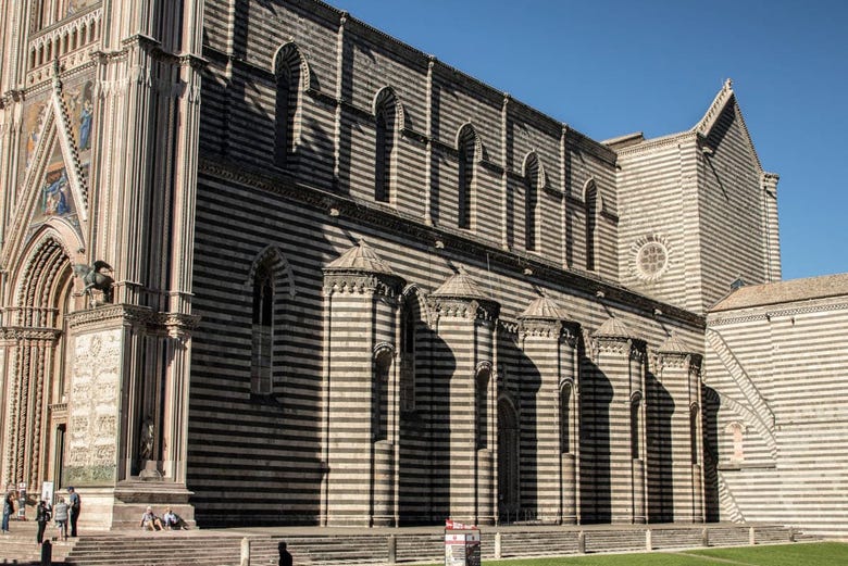 Lateral de la fachada de la Catedral de Orvieto