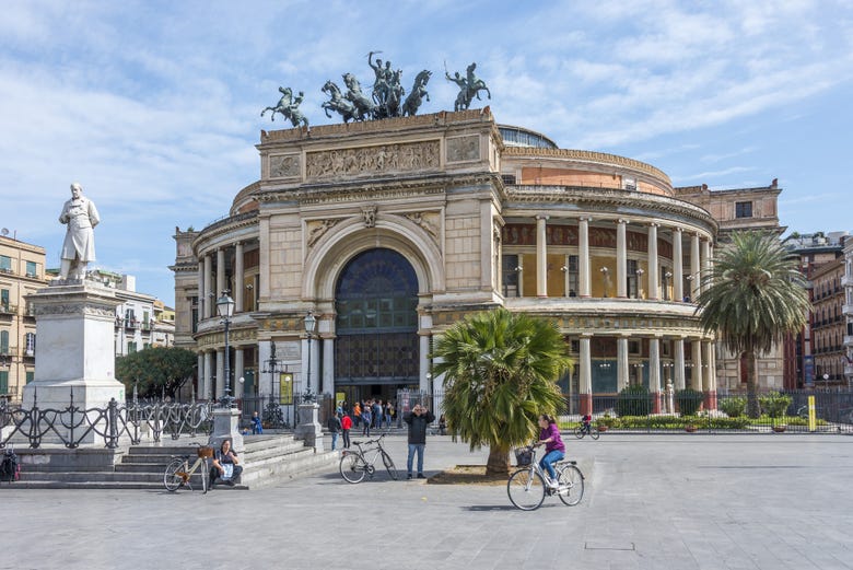 Percorrendo in bici il centro di Palermo