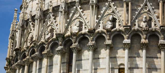 Visita guiada à Catedral + Torre Inclinada