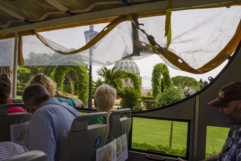 Admirando los Jardines Vaticanos desde el minibús