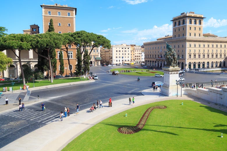 Piazza Venezia by scooter