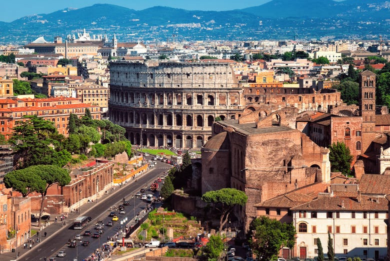Vista panoramica del Colosseo