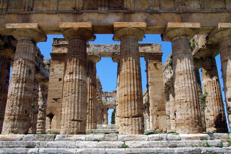 Columnas dóricas en los templos de Paestum 