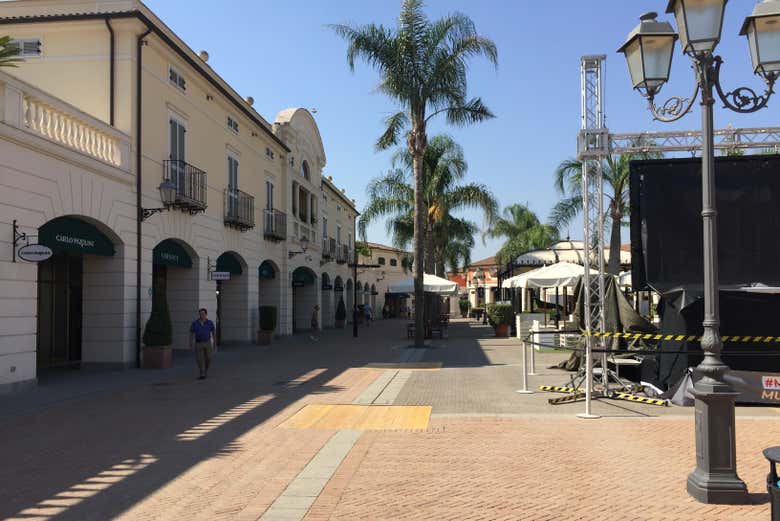 Tour de compras por los outlets de La Reggia desde Sorrento