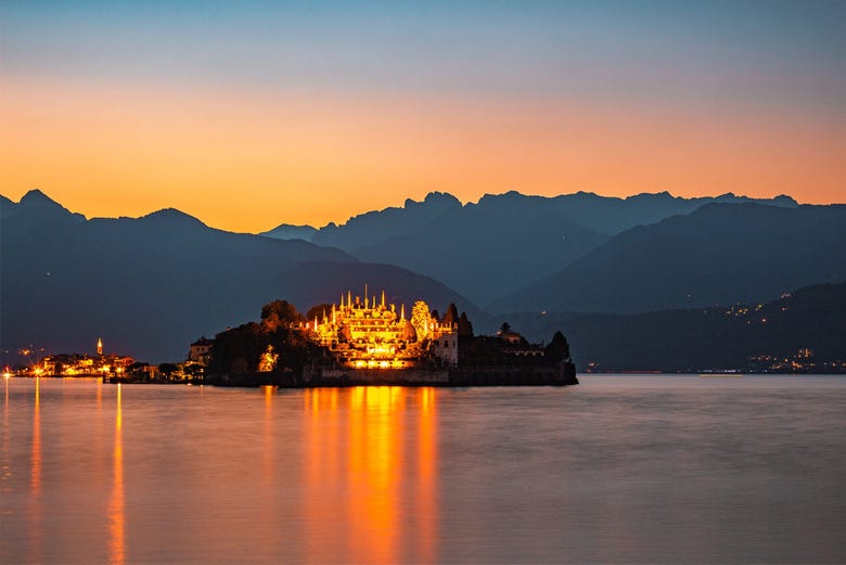 Giro in barca sul Lago Maggiore al tramonto da Stresa
