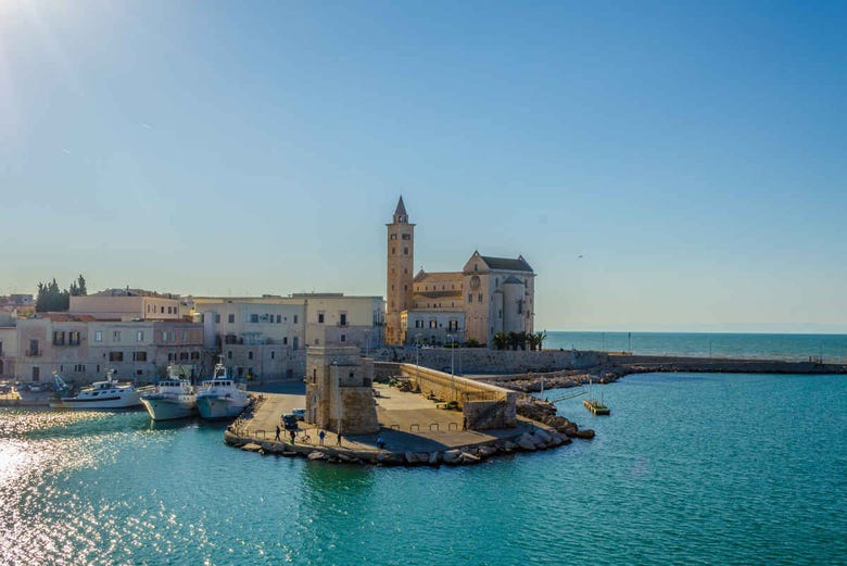 Cathédrale de Trani en bord de mer