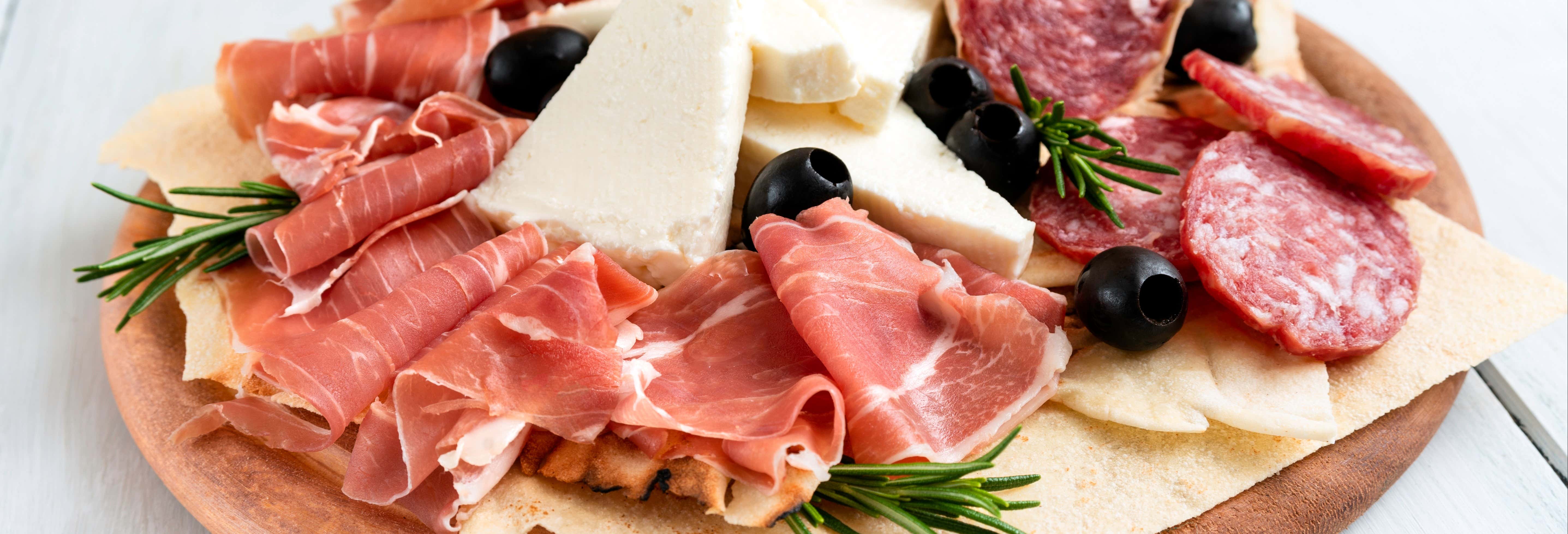 Degustación de productos regionales en una osmica desde Trieste