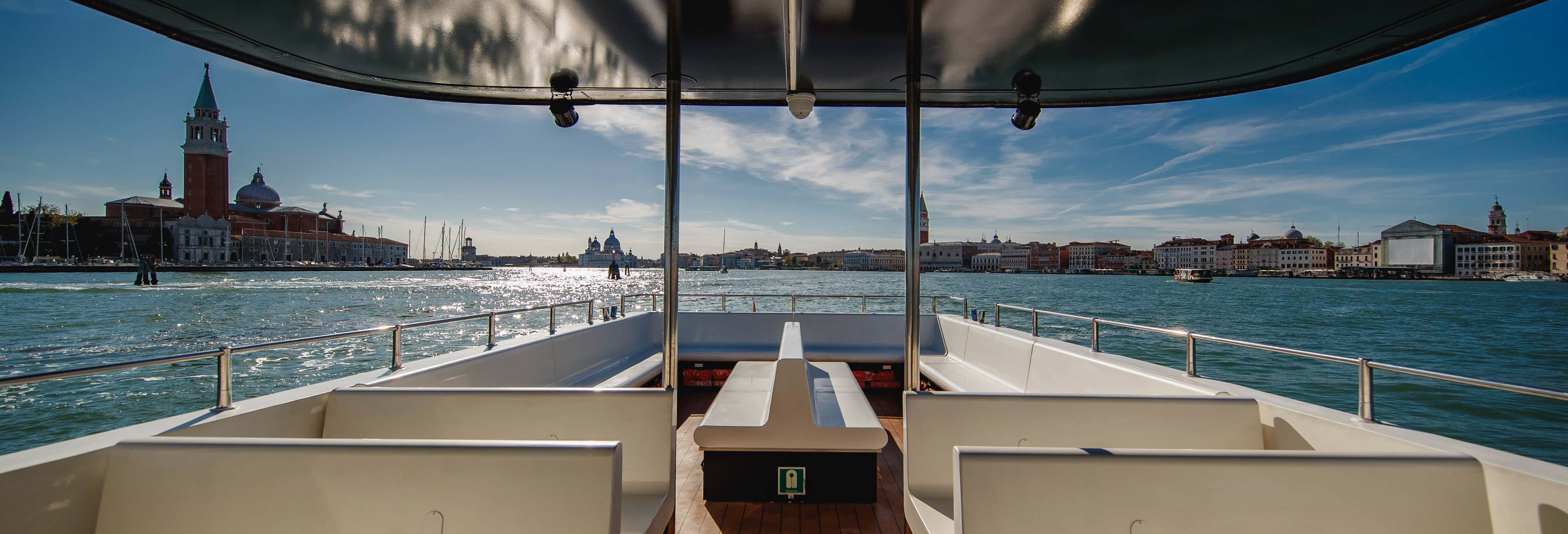 Barco turístico de Venecia