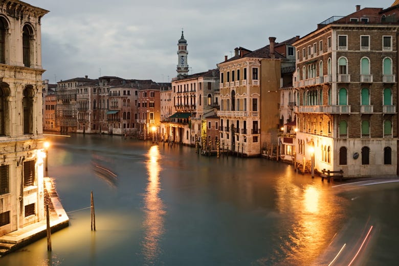 Gran Canal de Venecia al anochecer