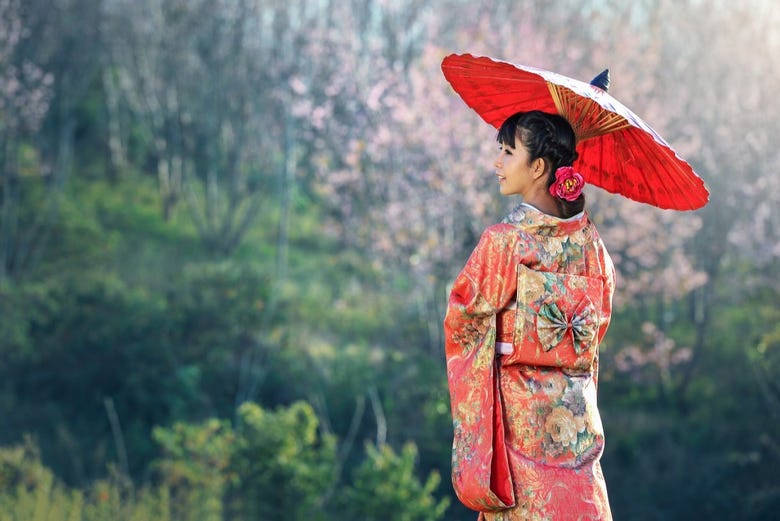 Mulher vestida com um quimono tradicional