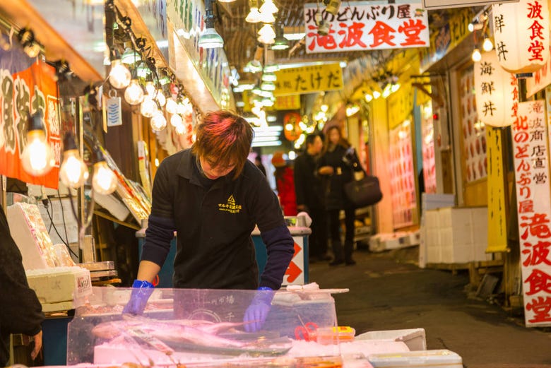 Parcourir le marché de Sankaku