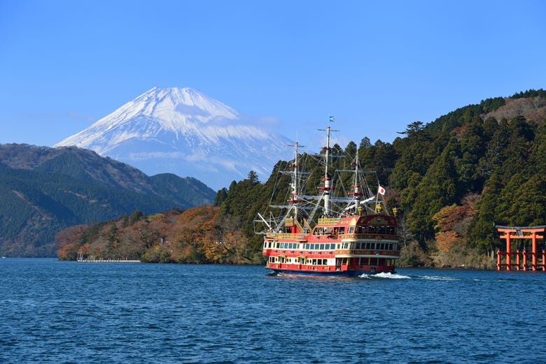 Crucero por el lago Ashi